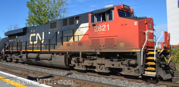 Locomotive CN2821 right side / coté droit